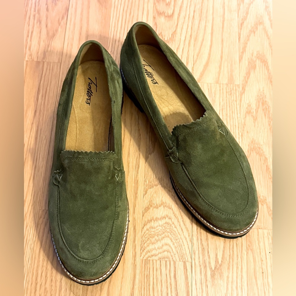 Trotters Women's Olive Green Suede Loafers